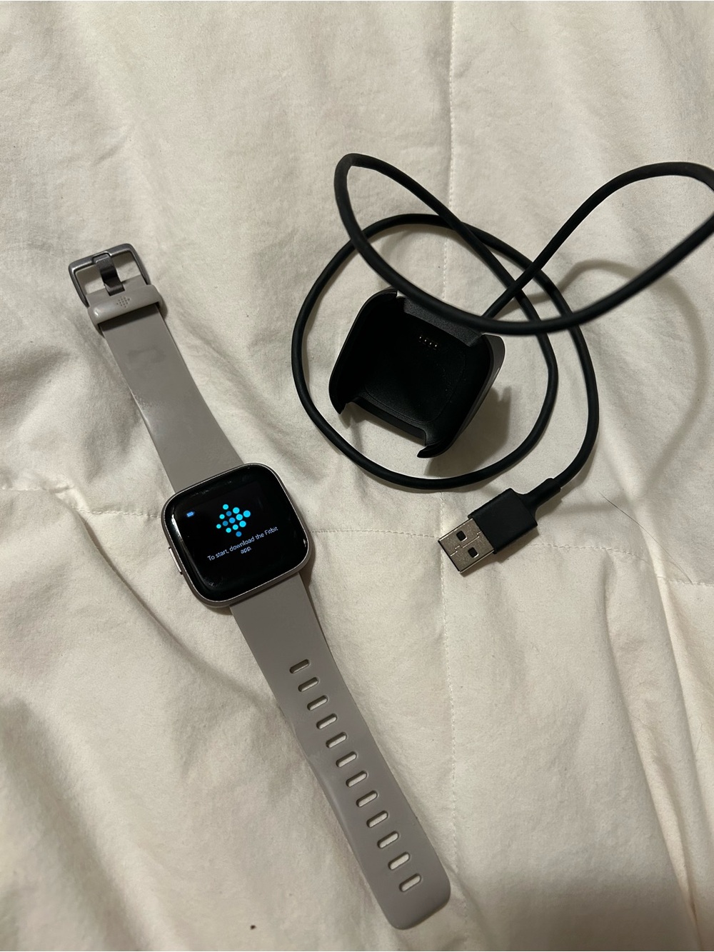 fitbit Versa 2 Smartwatch in Light Gray/Purple with USB Charger